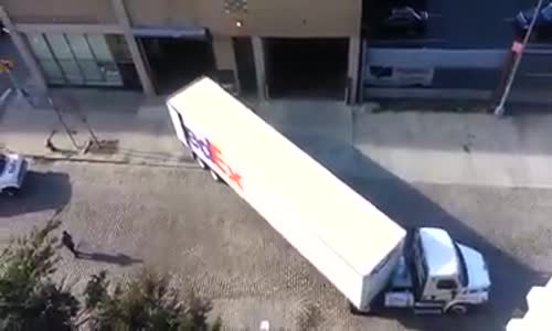  Професионално паркиране на камион в тесен гараж!