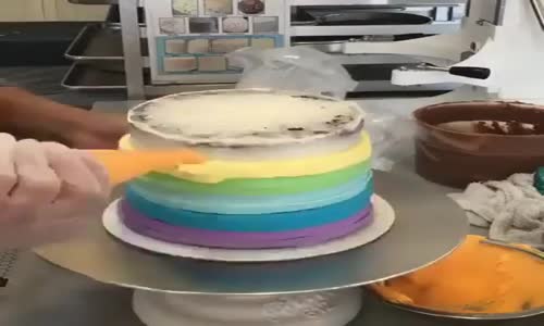 Торта с цветовете на дъгата
