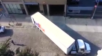  Професионално паркиране на камион в тесен гараж!