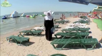  Скрита камера-Монахиня на плажа си търси шезлонг!