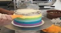 Торта с цветовете на дъгата